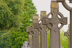 THERE ARE THOUSANDS OF CELTIC CROSSES IN GLASNEVIN CEMETERY [HERE ARE A FEW EXAMPLES]-232183-1
