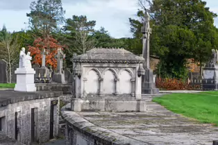 THE SECONDARY CIRCLE OF VAULTS AT GLASNEVIN CEMETERY [PHOTOGRAPHED USING THE NEW SONY 100MM MACRO LENS]-260326-1