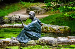 SCULPTURE OF SAINT FIACHRA [NATIONAL STUD IN KILDARE JULY 2009] X-234995-1