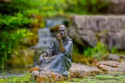 SCULPTURE OF SAINT FIACHRA [NATIONAL STUD IN KILDARE JULY 2009] X-234996-1