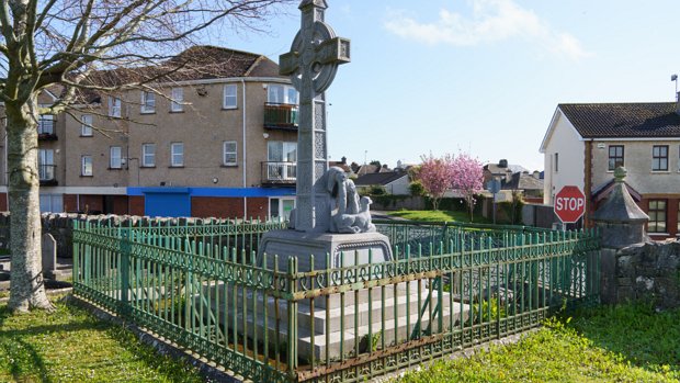 CELTIC CROSSES There is a large number of Celtic crosses in Mount St. Lawrence Cemetery, Limerick. It's a common sight in Catholic and...