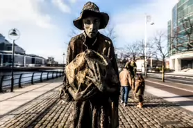 FAMINE MEMORIAL AT CUSTOM HOUSE QUAY IN DUBLIN [PHOTOGRAPHED JANUARY 2019]-147577-1