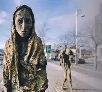 FAMINE MEMORIAL AT CUSTOM HOUSE QUAY IN DUBLIN [PHOTOGRAPHED JANUARY 2019]-147581-1