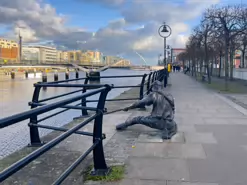 THE LINESMAN SCULPTURE BY DONY MacMANUS [LOCATED ON CITY QUAY - DUBLIN DOCKLANDS]-225482-1