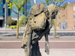 THE FAMINE MEMORIAL BY ROWAN GILLESPIE [SPONSORED BY NORMA SMURFIT]-231298-1