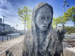 THE FAMINE MEMORIAL BY ROWAN GILLESPIE [SPONSORED BY NORMA SMURFIT]-231300-1