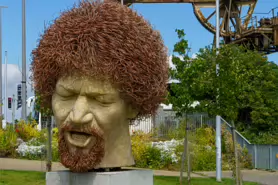 LUKE KELLY STATUE AND THE SHERIFF STREET LIFTING BRIDGE [GUILD STREET JULY 2024]-236464-1