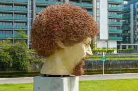 LUKE KELLY STATUE AND THE SHERIFF STREET LIFTING BRIDGE [GUILD STREET JULY 2024]-236467-1