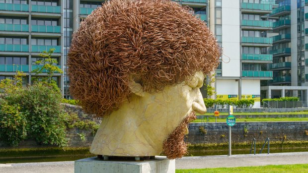 LUKE KELLY The bronze sculpture, created by artist Vera Klute, honours the renowned Irish folk singer and member of The Dubliners.