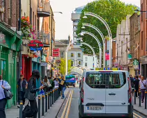 THE HOCKEY STICK SHAPED PUBLIC LIGHTS ON LIFFEY STREET [PROVIDE MUCH FOR THE DUBLIN BEGRUDGER TO MOAN ABOUT]-237611-1