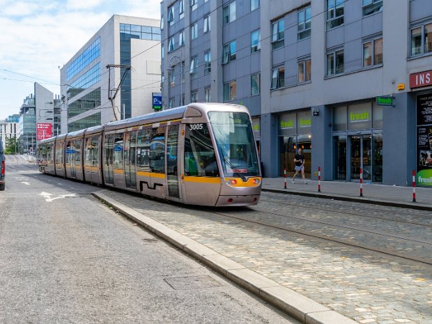 TRAMS TO AND FROM THE POINT Taking the Luas Red Line from Store Street (Busáras) to the Point Village