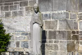 STATUE OUTSIDE THE CATHEDRAL