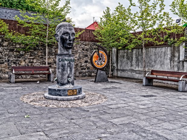 SCULPTURE ON VICAR STREET Cainneach, a sculpture by Spanish-born artist Saturio Alonso, stands proudly on Vicar Street in Kilkenny City, Ireland,...