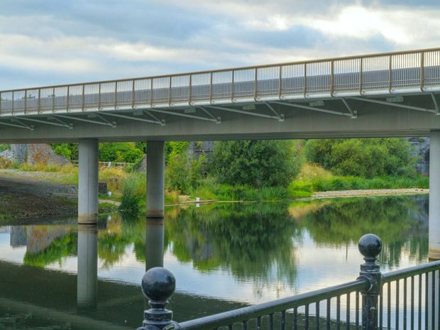 THE NEW ST FRANCIS BRIDGE IN KILKENNY AND THE SURROUNDING AREA - KILKENNY Despite many protests and legal objections the St Francis Bridge in Kilkenny was opened in 2017 after massive cost...