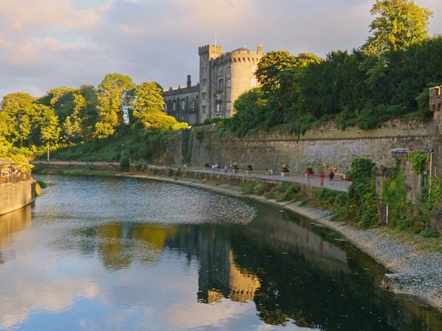 KILKENNY CASTLE ON THE BANKS OF THE RIVER NORE - KILKENNY Kilkenny Castle is open to the public and offers guided tours of the interior, which includes beautifully restored rooms...