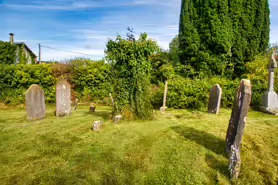 ST PATRICKS GRAVEYARD [UPPER ST PATRICK STREET IN KILKENNY]-234071-1