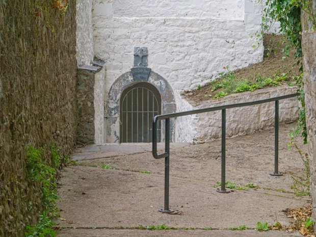 MY SEARCH FOR HOLY WELLS IN KILKENNY HAS NOT GONE WELL - KILKENNY The white-washing of wells like this with lime was common as it was intended to make the well clean, as well as to...