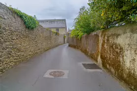 IN 2018 I EXPLORED A NARROW LANE NETWORK IN KILKENNY [DEAN STREET TO BUTT'S GREEN]-234271-1