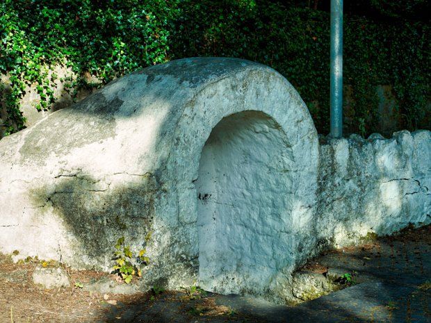 I HAVE ESTABLISHED THAT THIS IS NOT CROW'S WELL - KILKENNY This well is located on the Canal Walk on the bank of the River Nore. In 2018 a dog-walker told me that it is known as...