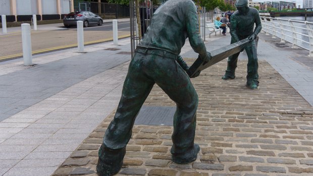 EXAMPLES OF PUBLIC ART IN LIMERICK Limerick City, located in Ireland, is a vibrant hub for public art. The city is home to a variety of public art forms,...