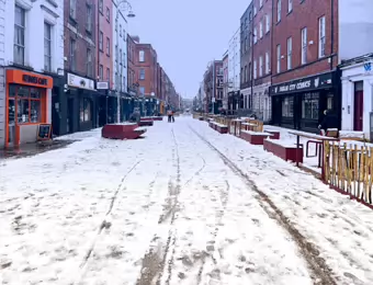 WHEN SILENCE SNOWS [WHY WEATHER CAN SURPRISE US]-228941-1