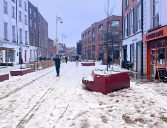 WHEN SILENCE SNOWS [WHY WEATHER CAN SURPRISE US]-228944-1