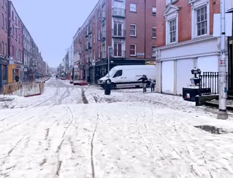 WHEN SILENCE SNOWS [WHY WEATHER CAN SURPRISE US]-228948-1
