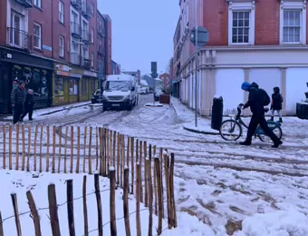 WHEN SILENCE SNOWS [WHY WEATHER CAN SURPRISE US]-228949-1