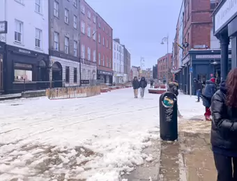 WHEN SILENCE SNOWS [WHY WEATHER CAN SURPRISE US]-228950-1