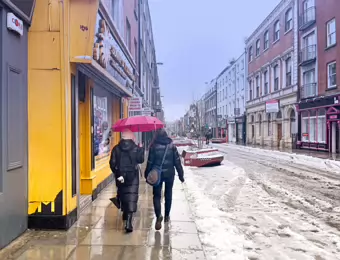 WHEN SILENCE SNOWS [WHY WEATHER CAN SURPRISE US]-228951-1