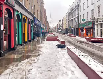 WHEN SILENCE SNOWS [WHY WEATHER CAN SURPRISE US]-228957-1