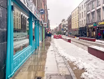 WHEN SILENCE SNOWS [WHY WEATHER CAN SURPRISE US]-228958-1