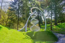 SCULPTURE REPRESENTING DNA AT THE BOTANIC GARDENS [BY CHARLES JENCKS]-234494