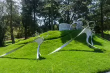 SCULPTURE REPRESENTING DNA AT THE BOTANIC GARDENS [BY CHARLES JENCKS]-234496