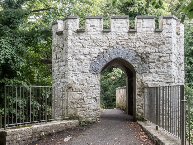 ANNIE LEE BRIDGE Constructed in 1839 by Benjamin Lee Guinness to celebrate the birth of his daughter, Annie Lee, this mock ruin of a...