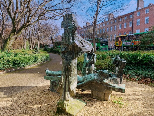 MERRION SQUARE PARK Today, Merrion Square Park is a popular destination for relaxation, recreation, and cultural events. The park's...