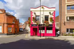 SPITALFIELDS PUB AND RESTAURANT [WHEN I PHOTOGRAPHED IT IN APRIL 2019 IT WAS SHANAHAN'S PUB]-239795-1