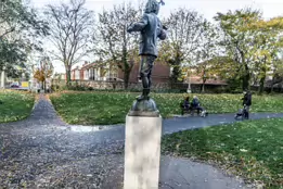 MEMORIAL TO RICHARD CROSBIE [HE MADE THE FIRST HOT AIR BALLOON FLIGHT IN IRELAND FROM RANELAGH]-158000-1