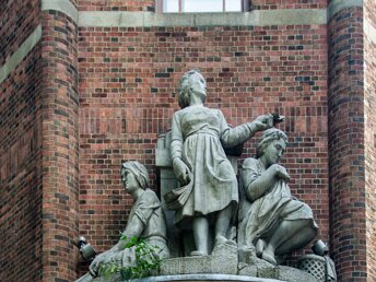 THE THREE GRACES The Three Graces, daughters of Zeus in the classical world, symbolise youth, mirth and elegance