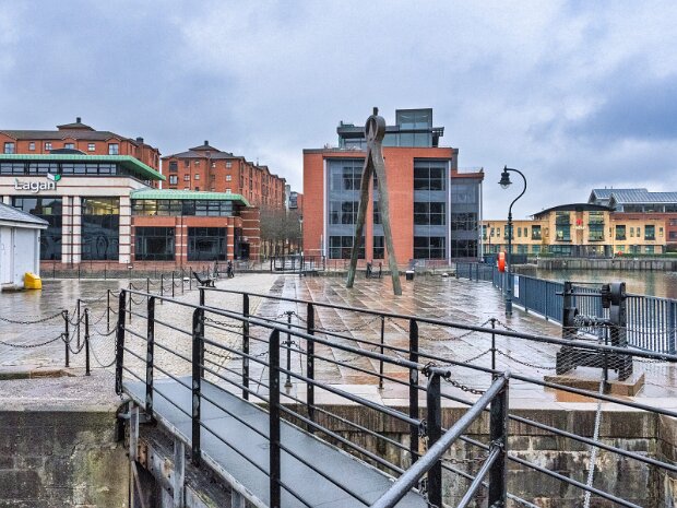 THE DIVIDERS BY VIVIEN BURNSIDE Discover "The Dividers" by Vivien Burnside, a landmark 8.3-metre bronze sculpture located at Clarendon Dock in Belfast’s...