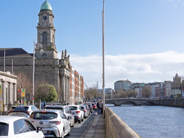 CITY CENTRE QUAYS Exploring the Dublin Quays with the groundbreaking Sony FE 50-150mm f/2 GM. This review examines whether this heavy-duty...