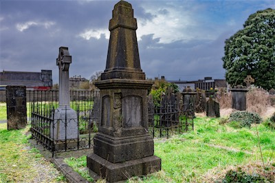 RETURNING TO ST JOHN'S CHURCHYARD [A TALE OF TWO CAMERAS AND A VERY OLD GRAVEYARD]-265184.jpg