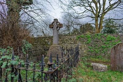 RETURNING TO ST JOHN'S CHURCHYARD [A TALE OF TWO CAMERAS AND A VERY OLD GRAVEYARD]-265188.jpg