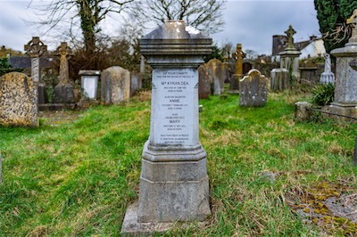 RETURNING TO ST JOHN'S CHURCHYARD [A TALE OF TWO CAMERAS AND A VERY OLD GRAVEYARD]-265200.jpg