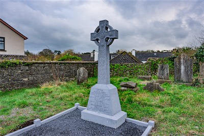 RETURNING TO ST JOHN'S CHURCHYARD [A TALE OF TWO CAMERAS AND A VERY OLD GRAVEYARD]-265201.jpg