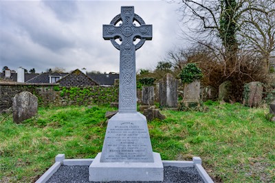 RETURNING TO ST JOHN'S CHURCHYARD [A TALE OF TWO CAMERAS AND A VERY OLD GRAVEYARD]-265202.jpg