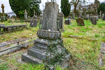 RETURNING TO ST JOHN'S CHURCHYARD [A TALE OF TWO CAMERAS AND A VERY OLD GRAVEYARD]-265204.jpg
