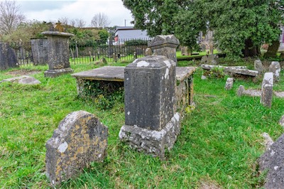 RETURNING TO ST JOHN'S CHURCHYARD [A TALE OF TWO CAMERAS AND A VERY OLD GRAVEYARD]-265216.jpg
