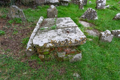 RETURNING TO ST JOHN'S CHURCHYARD [A TALE OF TWO CAMERAS AND A VERY OLD GRAVEYARD]-265220.jpg