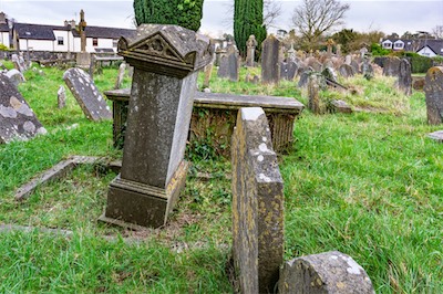 RETURNING TO ST JOHN'S CHURCHYARD [A TALE OF TWO CAMERAS AND A VERY OLD GRAVEYARD]-265221.jpg